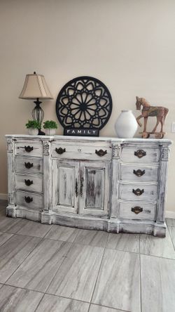 Dresser  .. Entry Table