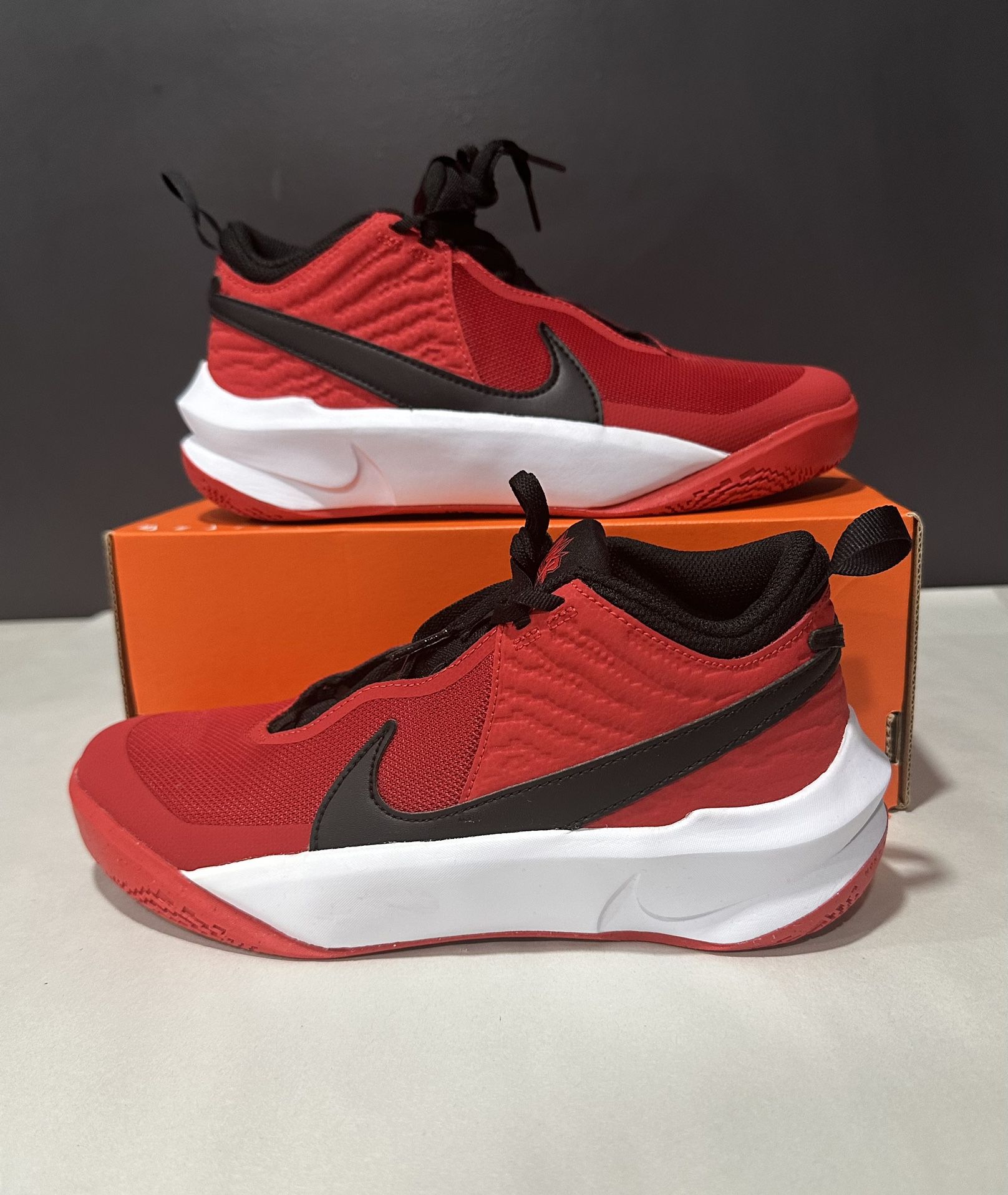 Nike Team Hustle D10 GS 'University Red' Size -  7Y