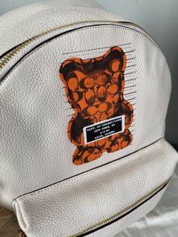 COACH リュック Bear Gummy コーチ NWT COACH CHARLIE VANDAL GUMMY BEAR CHALK MEDIUM LEATHER
