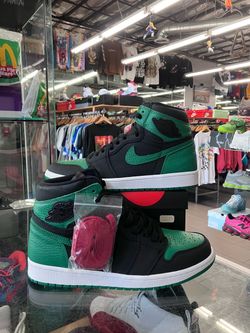 Air Jordan 1 Retro High Pine Green Black