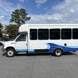 2017 Ford E-450