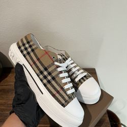 Burberry Low Top 