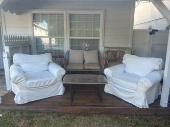 Sitting chairs