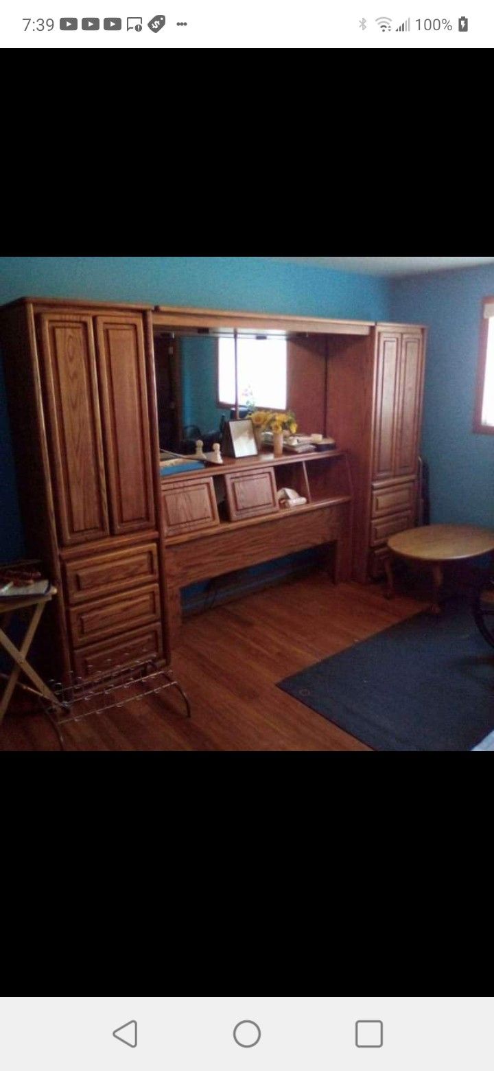 VENDO UN SET SIMILAR AH ESTE PRECIO REGULAR $1200. LO ESTOY DANDO CASI NUEVO