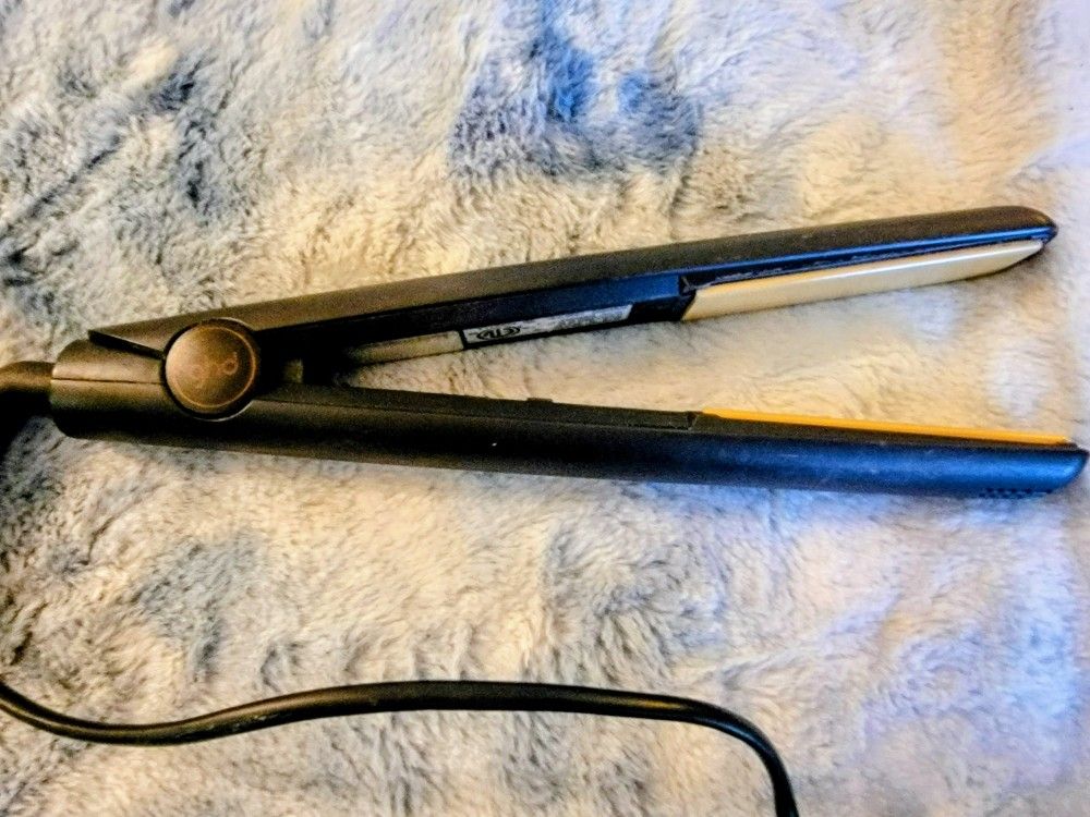 GHD fold Professional Flat Iron Straighner 