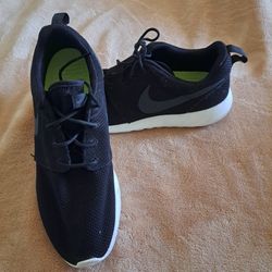 Nike Mens Size 8