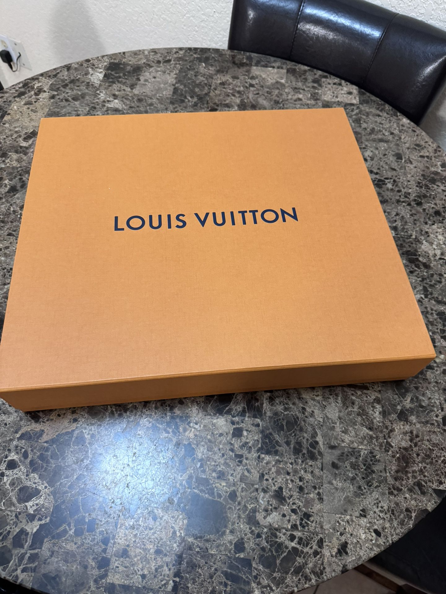 Authentic Louis Vuitton NEVER.FULL TOTE NEW