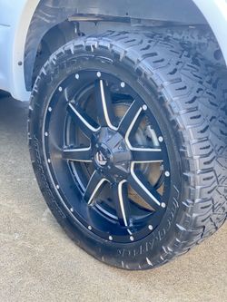 Nitto Grappler 33x12.50 R 22LT and Fuel 22 in rims
