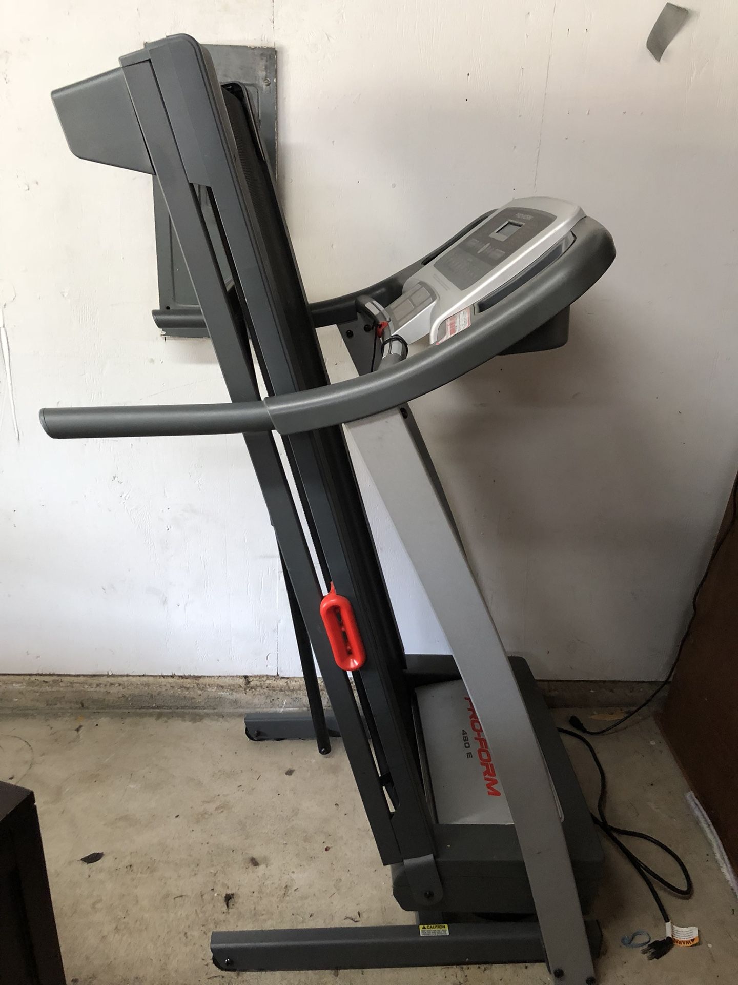 Treadmill Pro Form 480 E. Practically brand new hardly used. Missing left side cup holder. Everything else is 100 works runs like new for Sale in Bellevue WA OfferUp