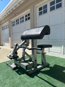 Paramount FW-600 Bicep Curl Machine – Counterweight Assisted