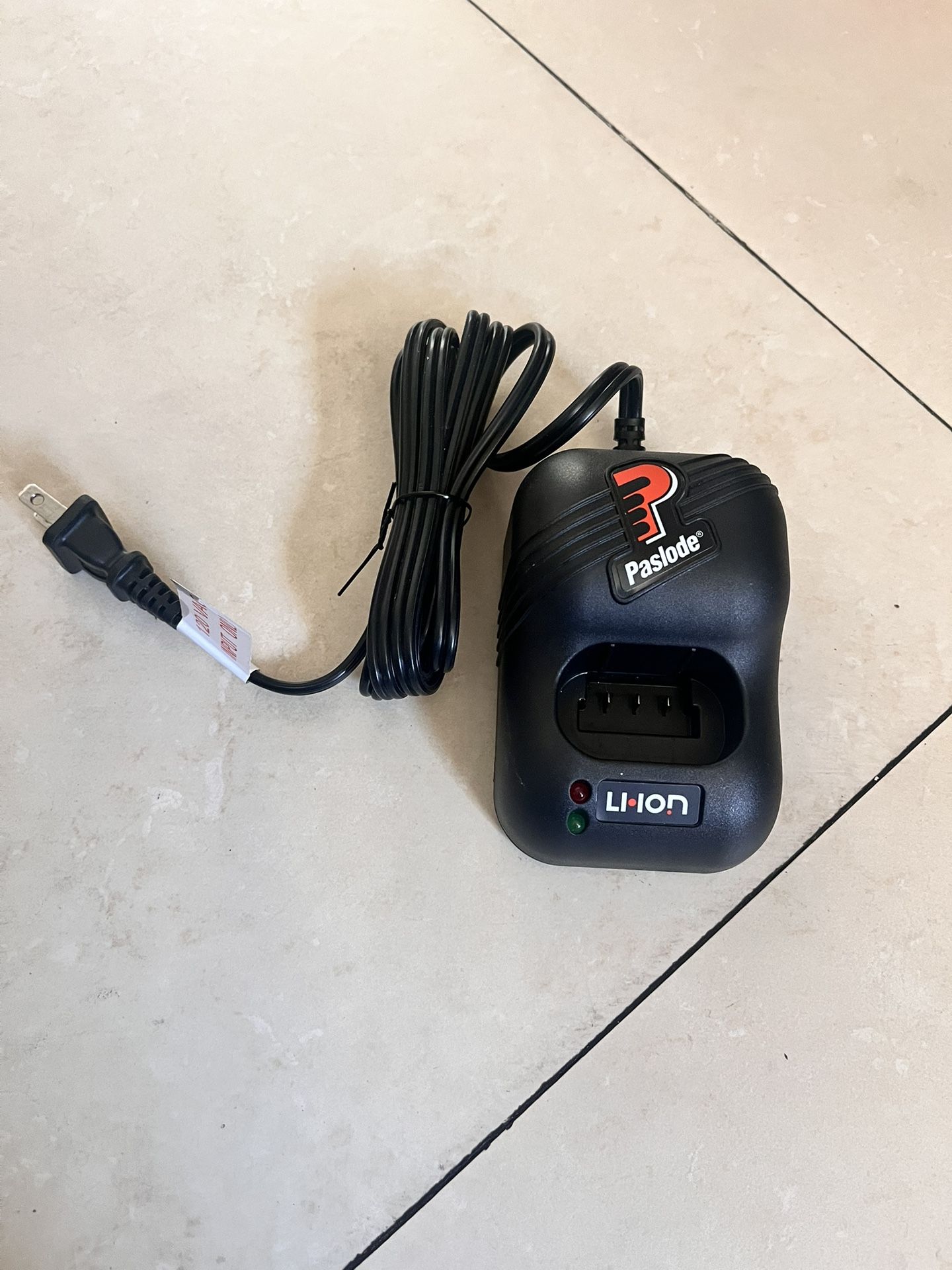 Paslode 8.4v 2A Single Port Lithium-ion Battery Charger 902672