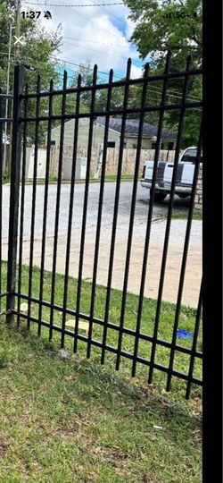Decorative aluminum fencing
