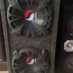 10 inch kicker solobaric subwoofers works good 