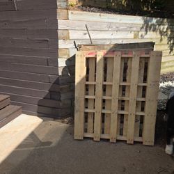 Free Pallets (3)