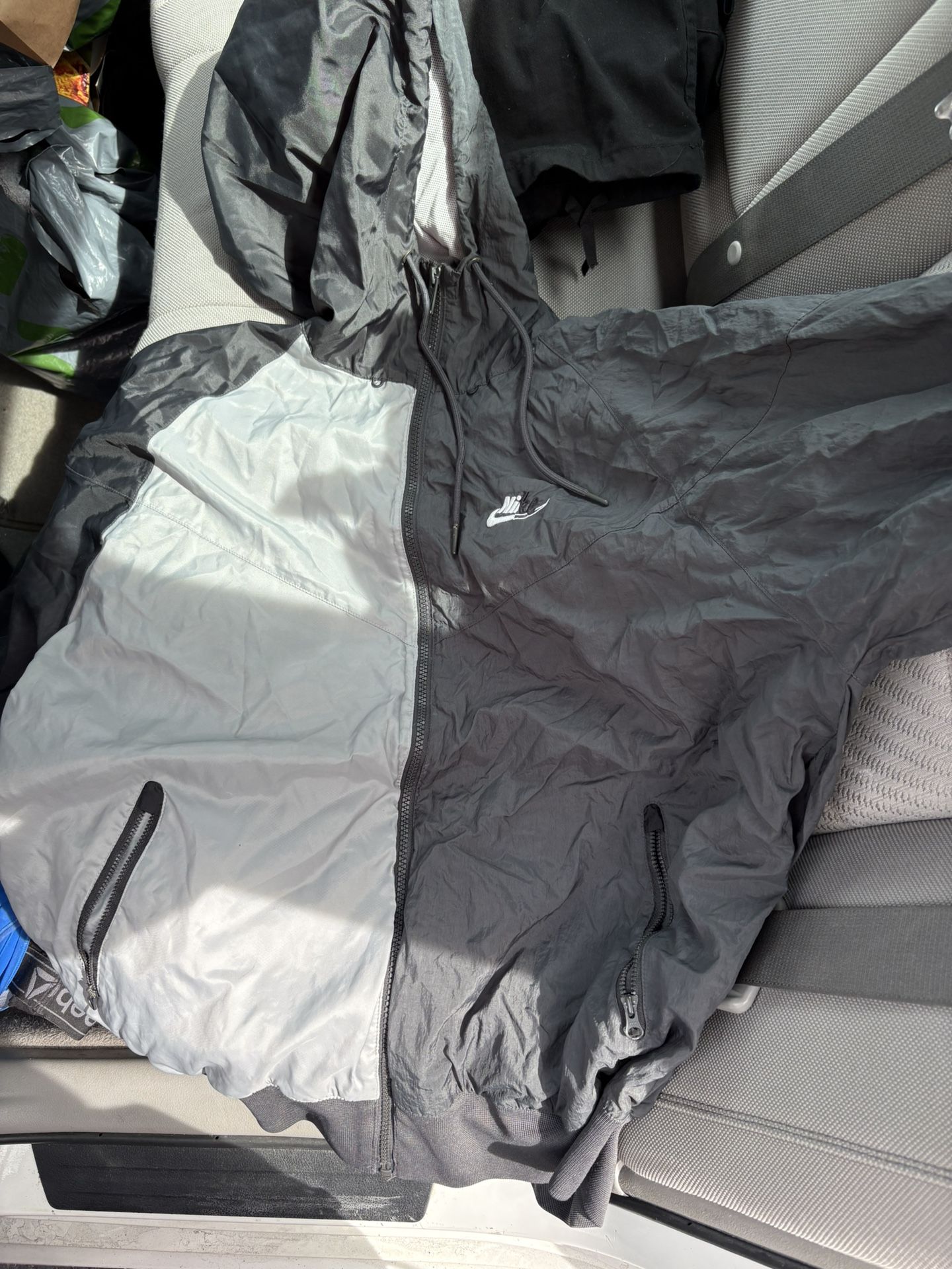 Men’s Size L Nike Windbreaker