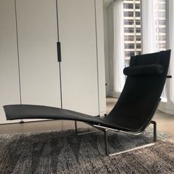 PGenuine PK24 Chaise in Black Grace Leather