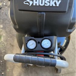 1.7 HP, 200 PSI, 30 Gal., 5.1 SCFM 90 PSI, Single-Stage, Oil Free Portable Vertical Electric Air Com