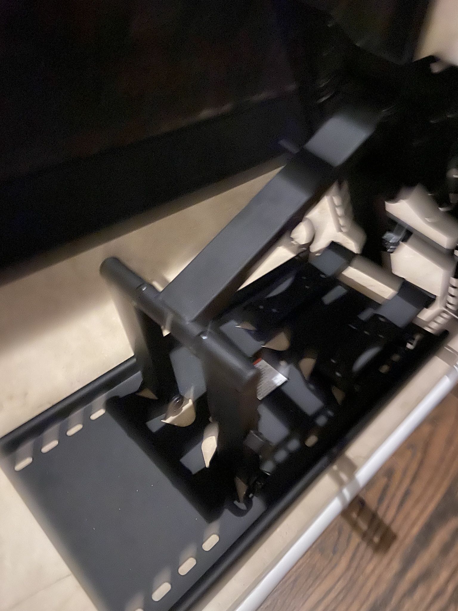 Full Swing Heavy Duty HDTV Mount