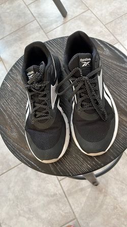 Size 10 Reebok woman’s nice shoes. Excellent cond