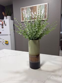 Vase with leaves