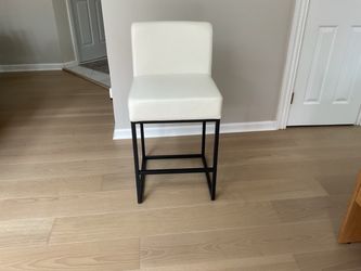 4 Brand new counter height chairs