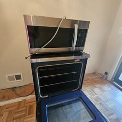 Used But Excellent Samsung Electric Stove And Microwave 