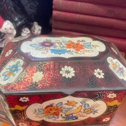 Vintage English Tin Box 5"