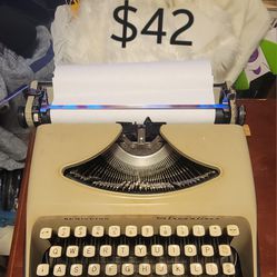 Vintage Remington Streamliner manual typewriter. The carriage does not move...needs repair...$42
Pick up in Harlingen near Walmart
Antiques, Telephone