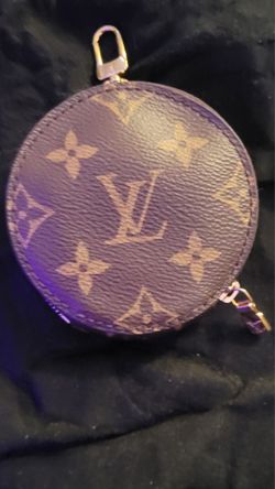 Small round change purse only 20 bucks