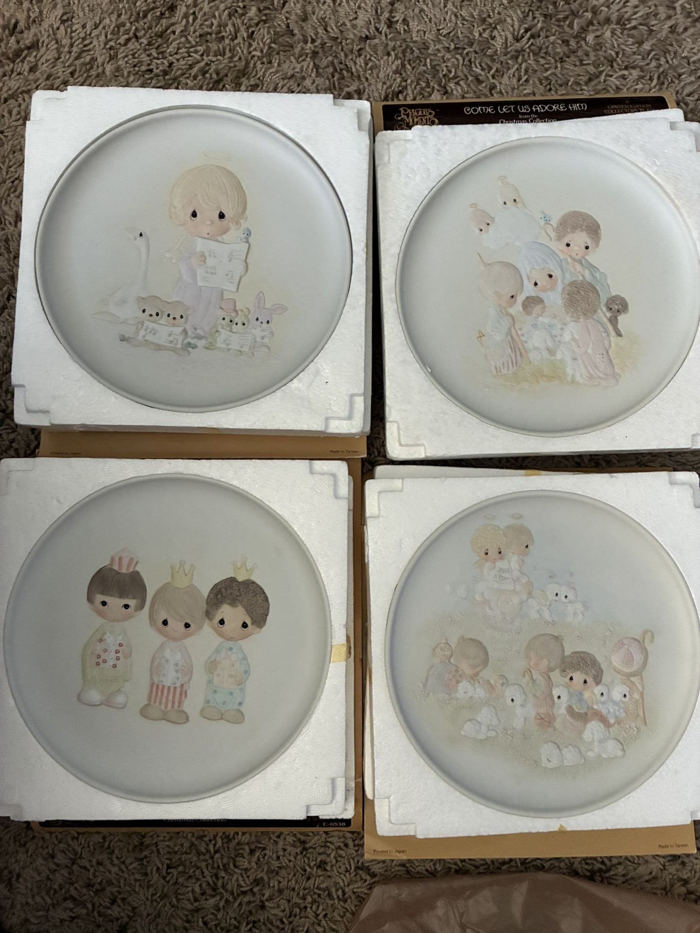 4 Precious Moments Christmas Plates with Boxes