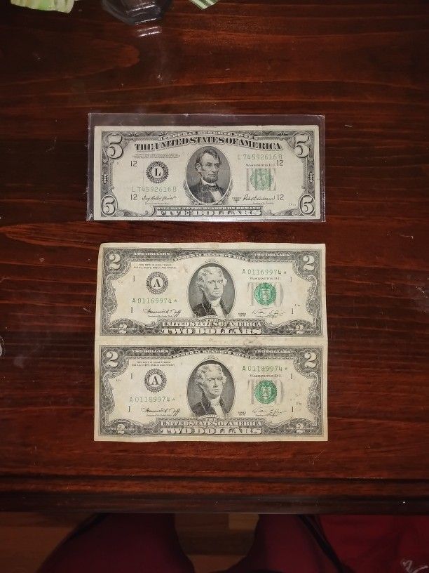 US paper currency 1950 $5 & $2 