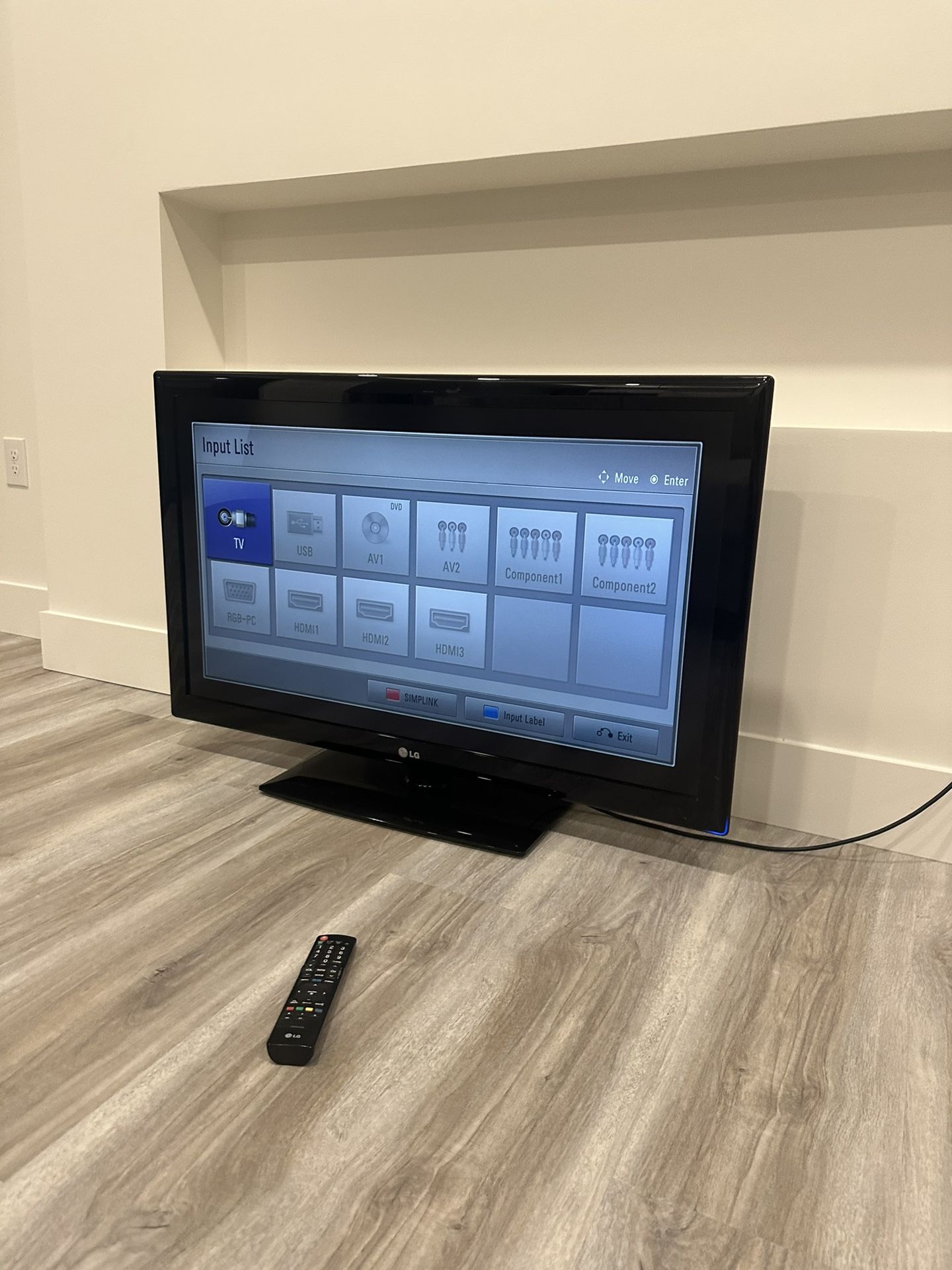 LG 42 Inch TV | Full HD 1080P | 120Hz | LCD 42LK520 42