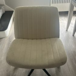  Extra Wide Chair 