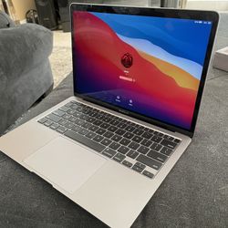 2020 MacBook Air 13 inch 1.1Ghz i3 8GB 256GB Like New