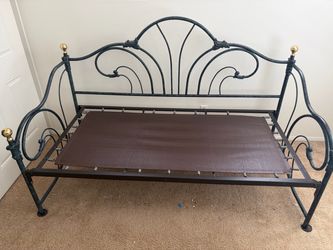 Girls Day Bed with Trundle