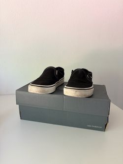 slip-on black vans (womens 6)