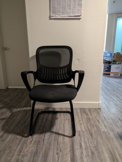 Black Ergononic Mesh Desk Chair (Sled Base)