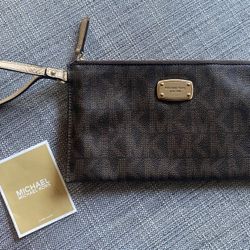 Michael Kors Brown Jet Set Large Wristlet