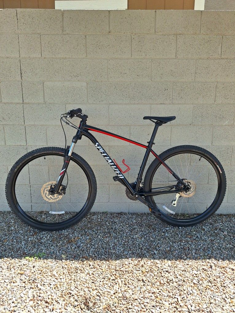SPECIALIZED ROCKHOPPER SPORT 29 ER MOUNTAIN BIKE LIKE NEW ( CHECK MY OTHER BIKES)