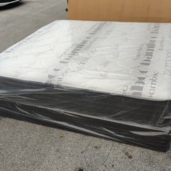 NEW MATTRESS KING SIZE PLUSH WITH BOX SPRING