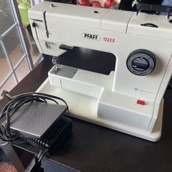 Pfaff 1222E Sewing Machine Beautiful