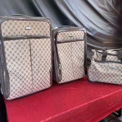 3 SUITCASES AMERICAN FLAYER 3 X $55