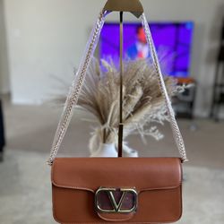Carolina Herrera Doble Crossbody Bag for Sale in Alton, TX - OfferUp