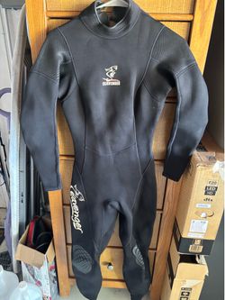 Seavenger wetsuit size 5