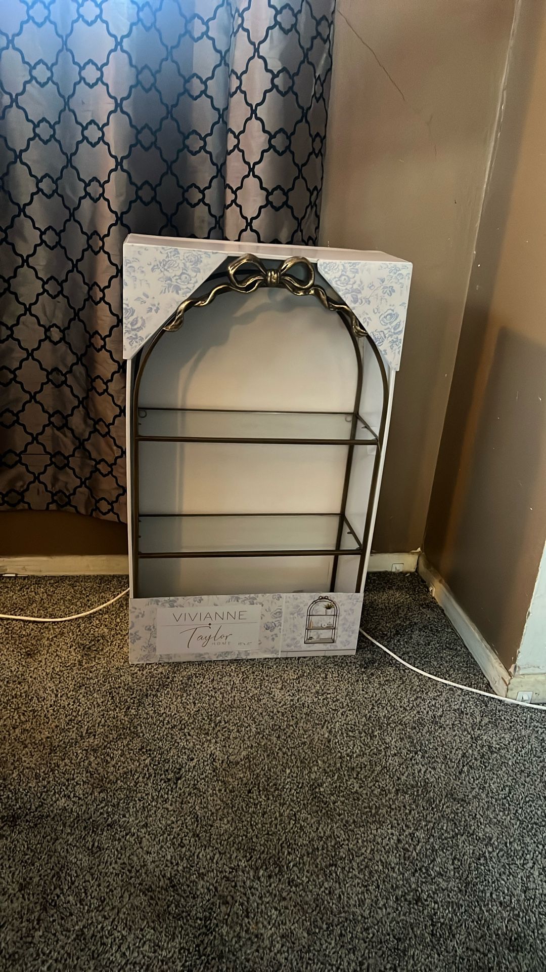 Bow Shelf