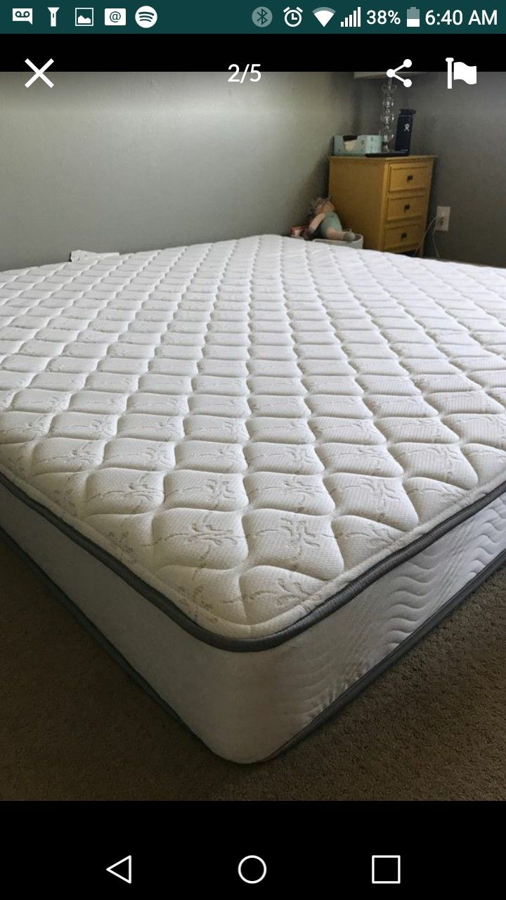 ( PENDING PICK UP )KING SIZE MATTRESS