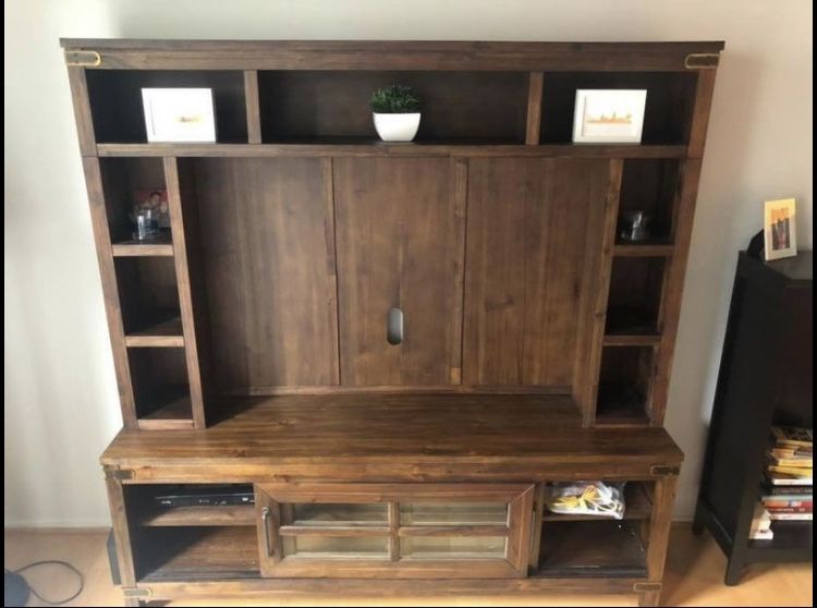 Entertainment Center/TV Stand 