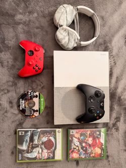 Xbox One S Bundle – 2 Controllers, Headset & Games – Ready to Play
