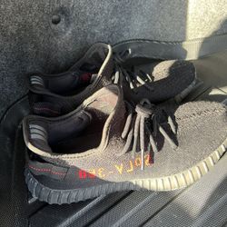 Yeezy 350 V2 Bred