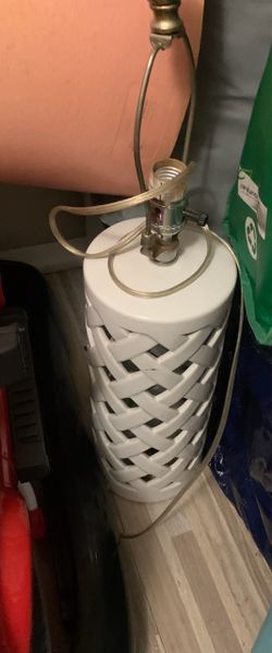 White Ceramic Lattice Table Lamp
